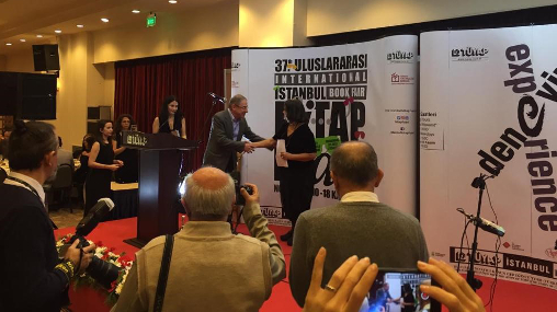Prof. Dr. Meral Özbek İstanbul Sanat Fuarı 2018 Onur Ödülü’nü Aldı