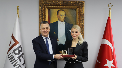 Öğr. Gör. Elif İnci Aras’a, Üniversitemize katkıları için teşekkür edildi