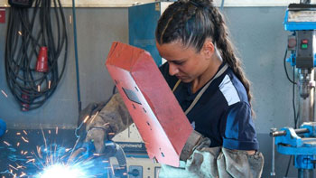 400 Kız Öğrenciye Ücretsiz Sertifika Programı Başladı